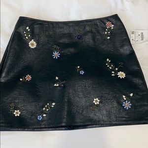 Zara hunter green mini skirt with appliqués